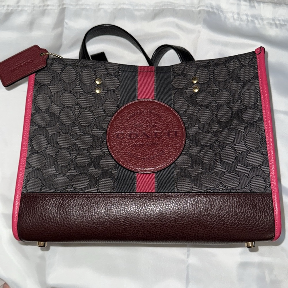 Coach Dempsey 30 Carryall Tote In Signature Jacquard
